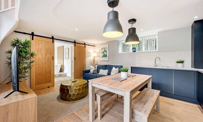 Georgian Quarter Apartment | Host Apartments The Georgian Coach House 2