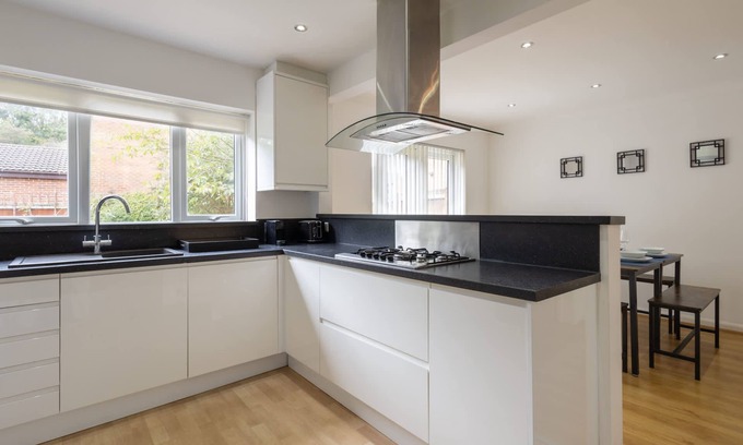 Peterborough House | Host Stay Lingwood Park