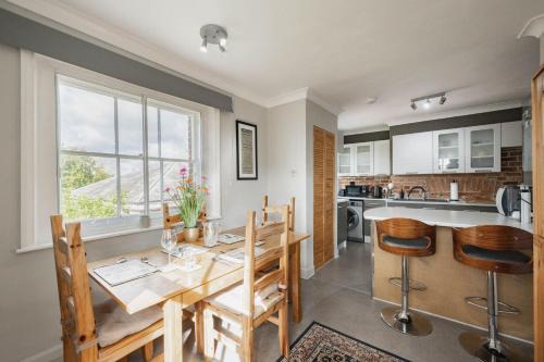 Fakenham House | Host & Stay - Manor View