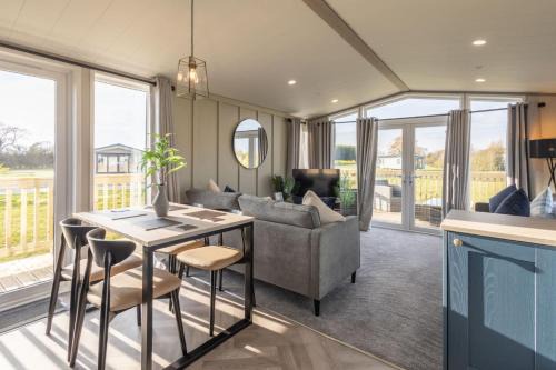Pickering Ski Chalet | Host & Stay - Riverwood, Ashdown Retreat