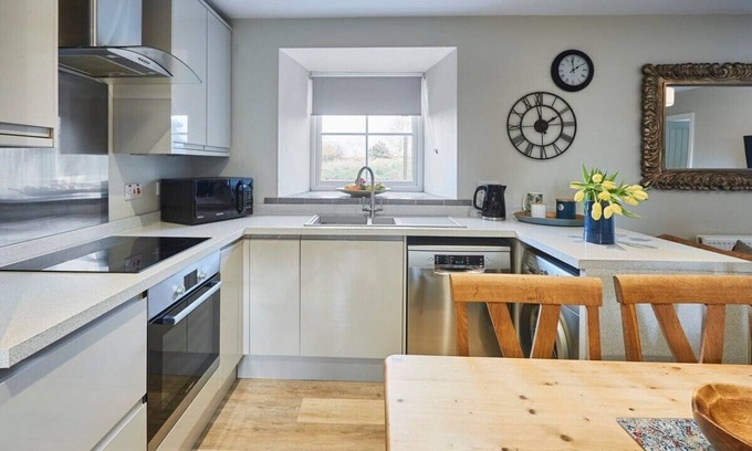 Fenwick Apartment | Host & Stay | The Nook