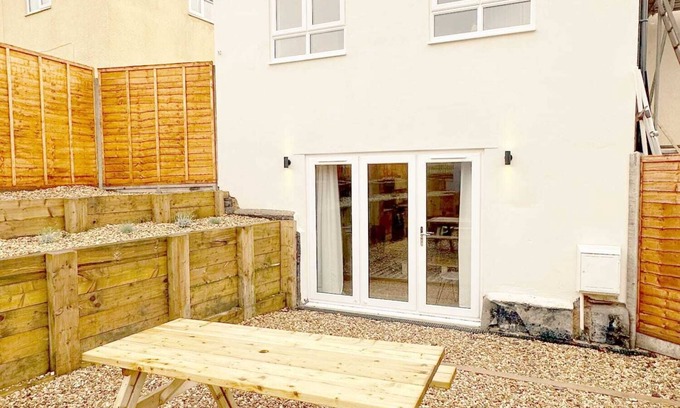 Stroud House | Hosta House A - Cotswolds Cosy 4 Bed Home Near Canal