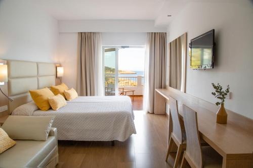 Portinatx Hotel | Hostal La Cigüeña