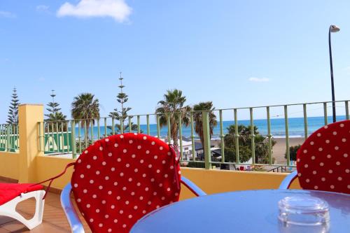 Benajarafe House | HOSTAL LA ESTACION