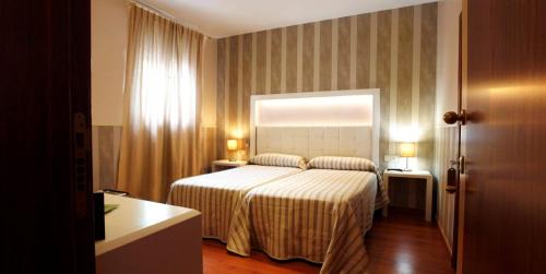 San Fernando House | Hostal Paris