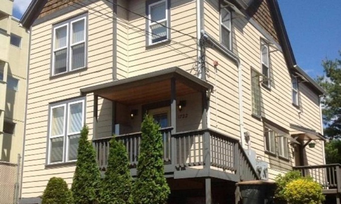 Broadway Condo | Hosteeva Capitol Hill Condos
