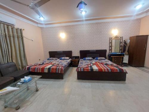 Gulshan-e-Iqbal House | HostHub Guest House Gulshan iqbal