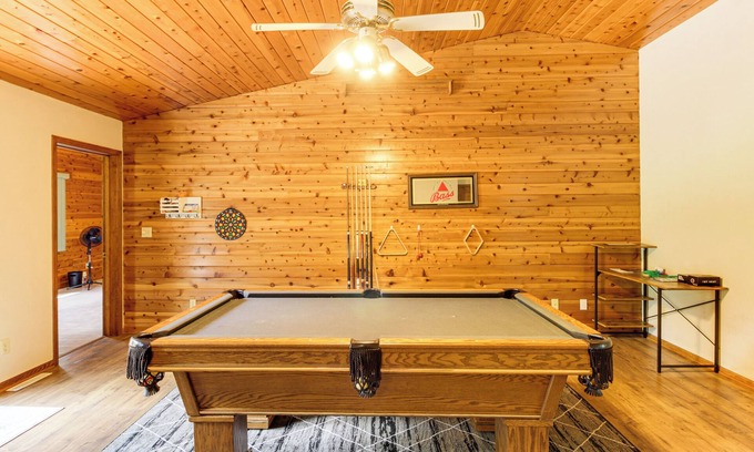 Onamia House | Hot Tub & 2 Recreation Rooms: Spacious Onamia Home
