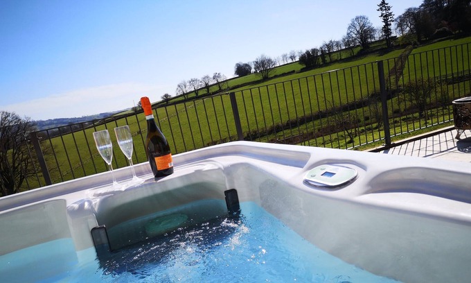Tiverton House | Hot tub amazing views. Spa treatments available