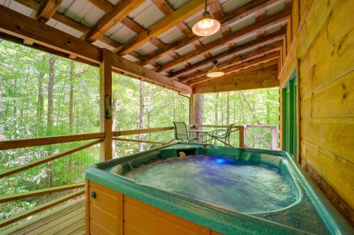 Vein Mountain House | Hot Tub and Trail Access Relaxing Marion Cabin