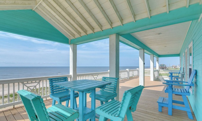 Gilchrist House | Hot Tub + Bay Views: Beachfront Gilchrist Retreat