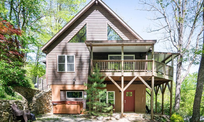 Asheville Cabin | Hot Tub Cabinš” Pet-Friendly + Biltmore Pass | 10min to Asheville