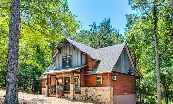 Broken Bow Cabin | Hot Tub | Fire Pit | Outdoor TV | Arcade Table