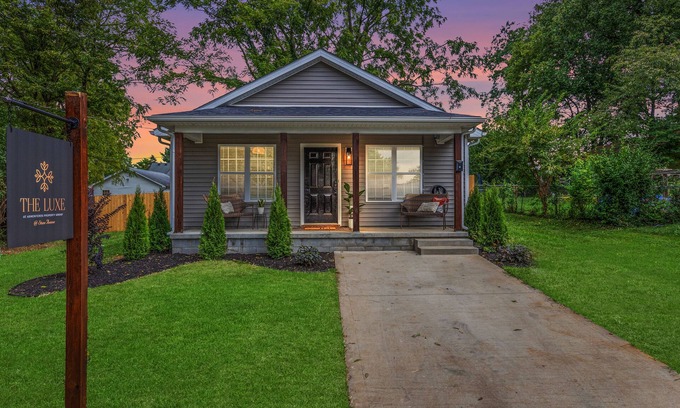 Georgetown House | Hot Tub/Playground/12 min to Horse Park/30min Ark
