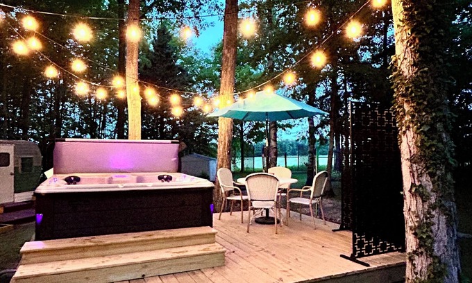 Cedar House | HOT TUB, Sleeping Bear Dunes, M-22, Leelanau Wine Trail, Lake Michigan, TC