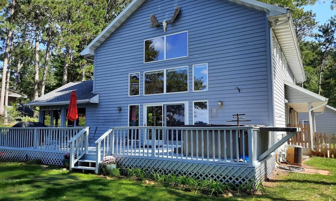 Wautoma House | Hot tub with Spacious 5-bedroom house in Wautoma on Silver Lake