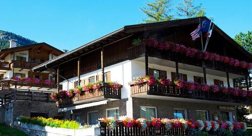 San Giovanni di Fassa Hotel | Hotel Ai Pini