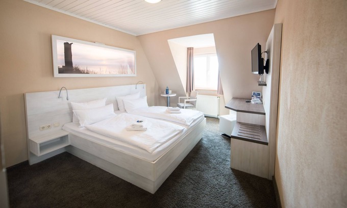 Warnemuende Hotel | Hotel Am Alten Strom