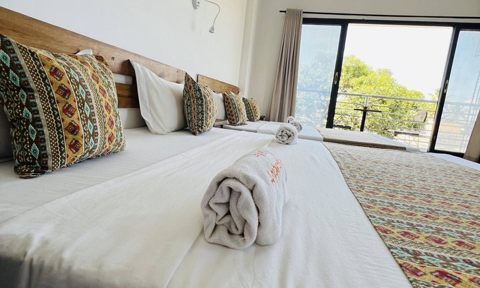 Madirokely Hotel | Hotel Ambatoloaka