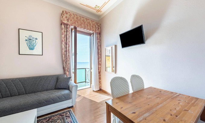 Toscolano Maderno Apartment | Hotel Apartment "Gardasol Superior 1 Vista Lago" with Lake View, Pool & Wi-Fi