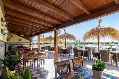 Salobrena Hotel | Hotel Avenida Tropical by Bossh! Hotels