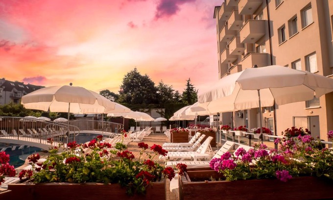 Saints Constantine and Helena Hotel | Hotel Aurora