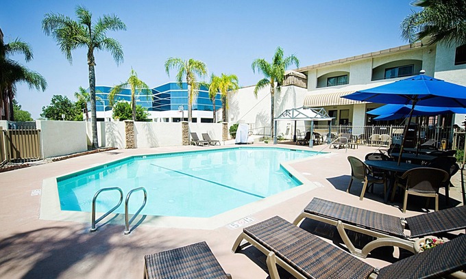 Guasti Hotel | Hotel d’Lins Ontario Airport