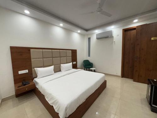 Faridabad House | Hotel Deciduous