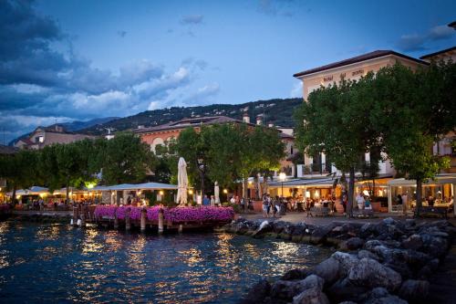 Torri del Benaco Hotel | Hotel Del Porto