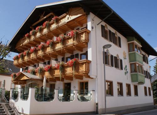Monguelfo Hotel | Hotel Goldene Rose