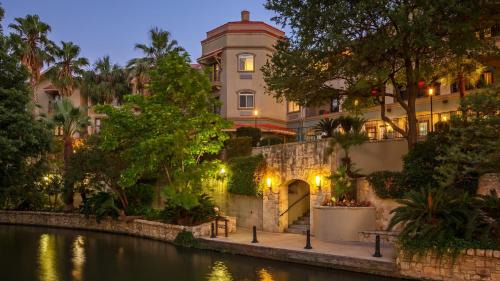 Downtown San Antonio Hotel | Hotel Indigo San Antonio Riverwalk by IHG