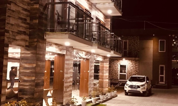 The Mall Road Hotel | Hotel Jiva