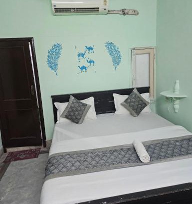 Amar Sagar Pol Hotel | Hotel Kalinga Palace