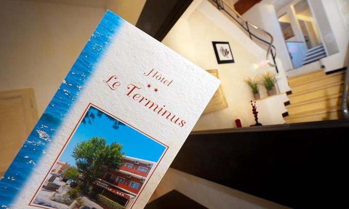 Le Lavandou Hotel | Hotel Le Terminus