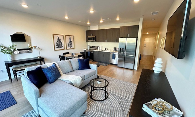 Point Loma Heights Apartment | Hotel-like residence with full kitchen, large patio, pet friendly, free parking