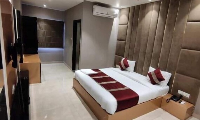 Kanpur Hotel | Hotel Maya Crystal