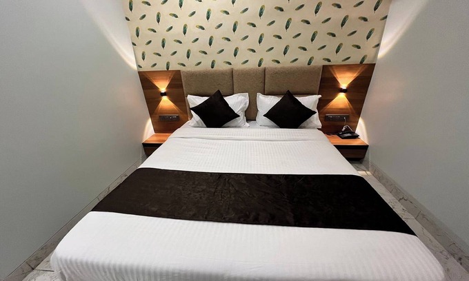 Chandkheda Hotel | Hotel Moon Light Isanpur Ahmedabad