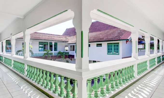 Banjarsari Hotel | Hotel O Gurita