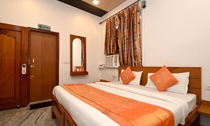 Sindhi Camp Hotel | Hotel Paradise Continental