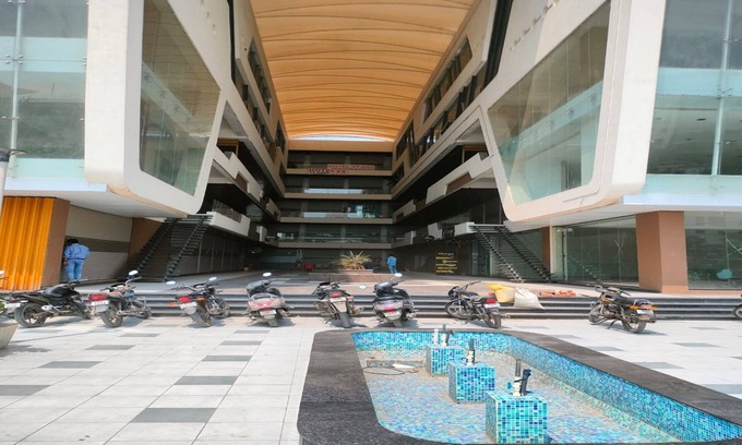Vadodara Hotel | Hotel R R One