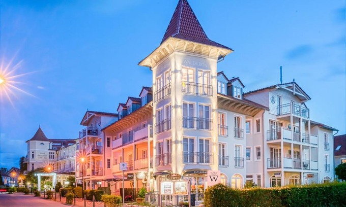 Kuehlungsborn Hotel | Hotel Residenz Waldkrone Kühlungsborn