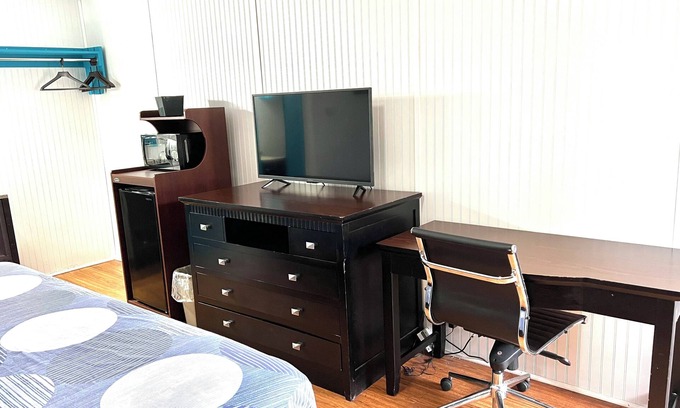 Nashville Hotel | Hotel Room With King size Bed