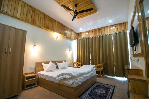 Almora Hotel | Hotel Samrat Inn