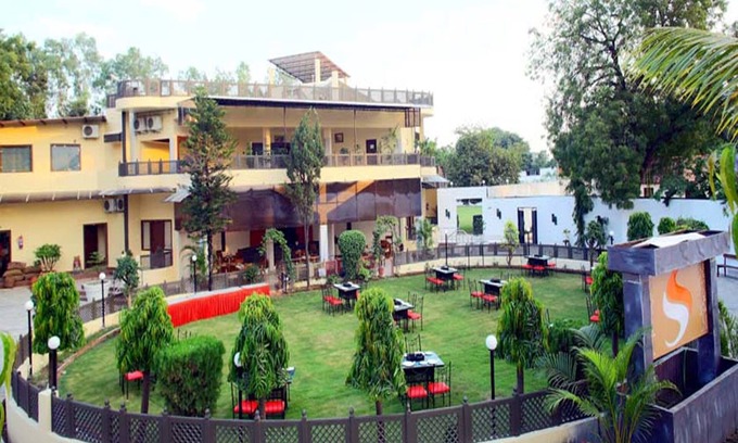 Sagar Hotel | Hotel Saroj Sagar - Sagar