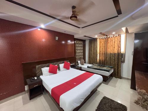 Paharganj Hotel | Hotel Shivdev International 2 Min Walk From Near New Delhi Railway Station