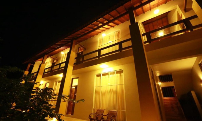 Nuwaragam Palatha Central Hotel | Hotel Sinharagama