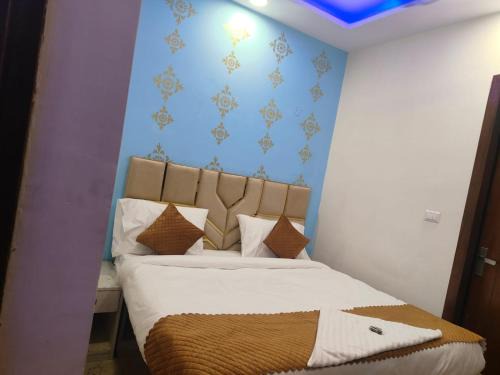 Chittaranjan Hotel | Hotel Sky Residency Couple Friendly