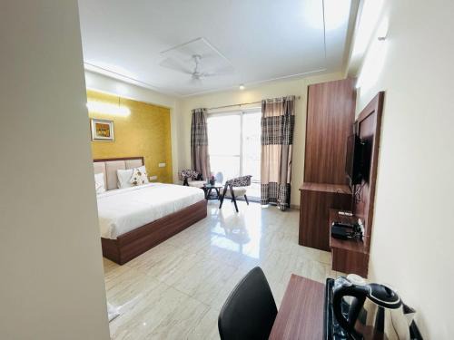 Sushant Lok Hotel | Hotel The Luxe 18 - Golf Course Road