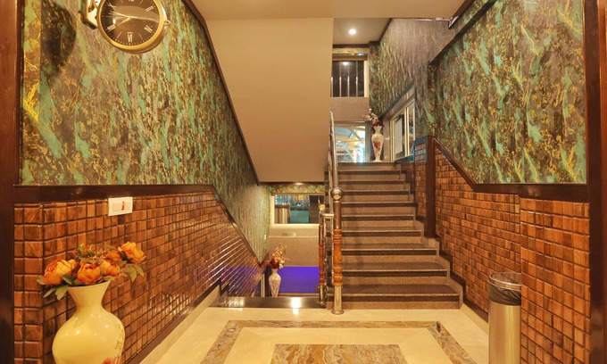 Nishat-Shalimar Hotel | Hotel The Montreal Near by Dal Lake