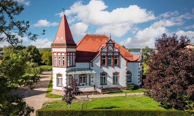 Neustrelitz Hotel | Hotel Villa am Stadthafen